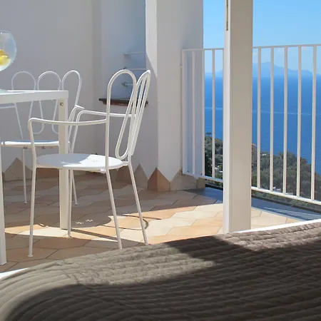 Antonio Oda ve Kahvaltı Massa Lubrense