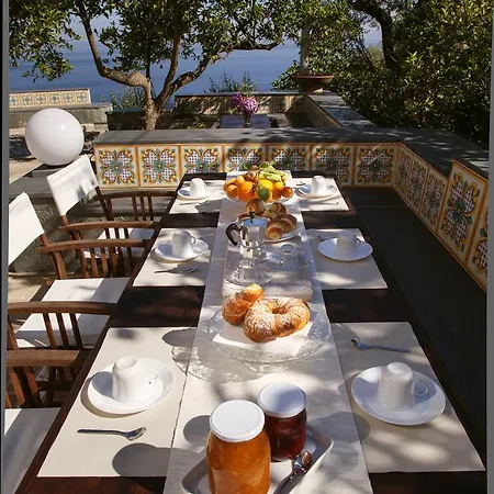 Antonio Oda ve Kahvaltı 4*